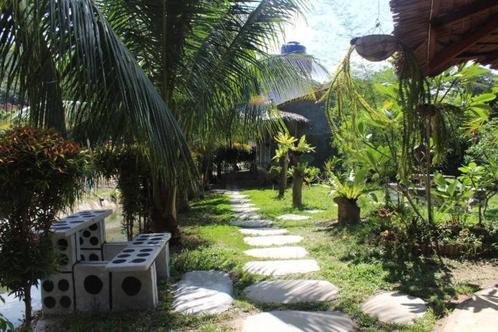 Eco Trekking Lodge, Bar & Jungle Tour'S Букит-Лаванг Экстерьер фото